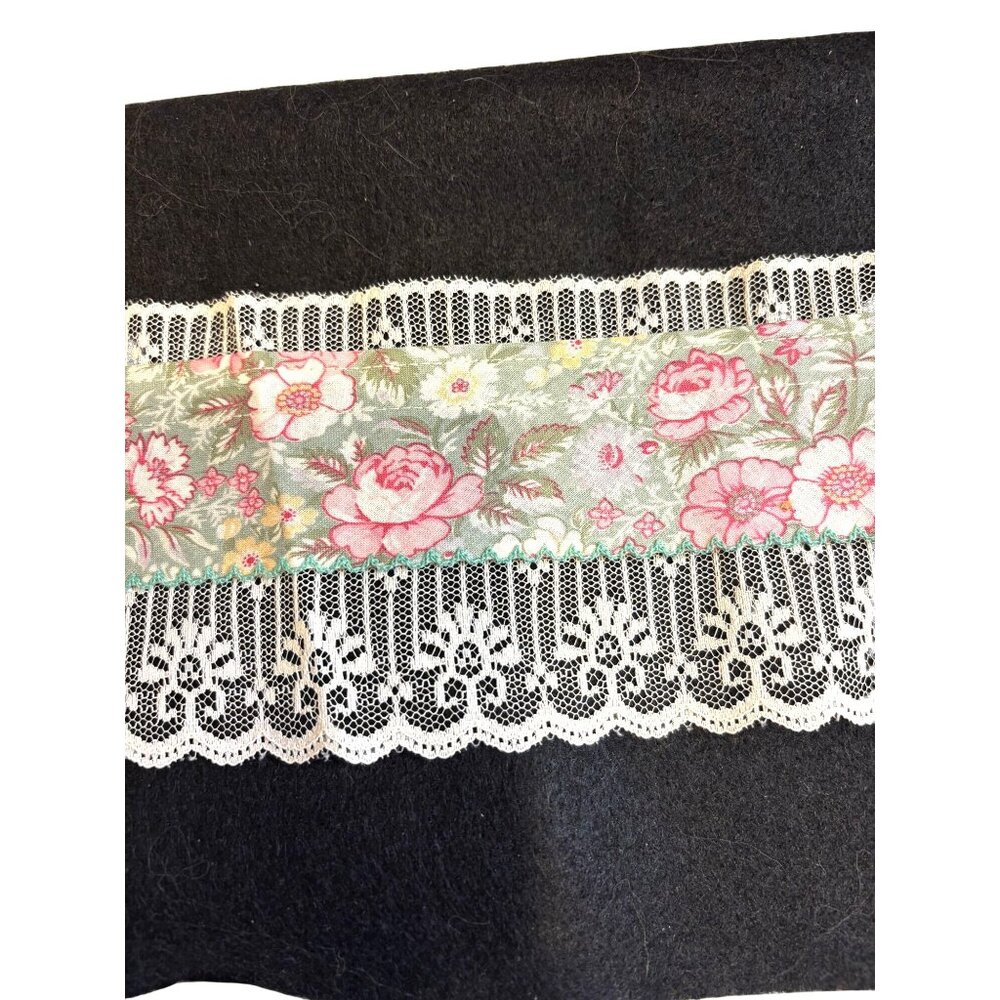 Floral Lace Trim With Vintage-Inspired Pink Roses & Green Background 3 Inches Wi